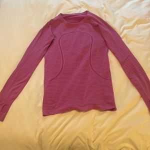 Mint condition Lululemon long sleeve!!!